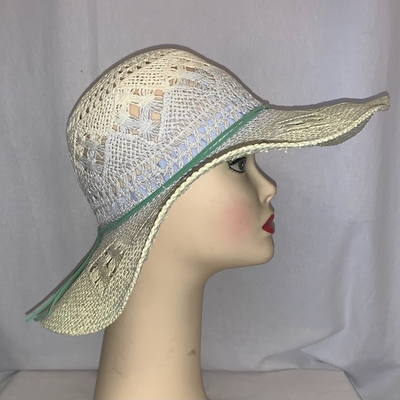 Candie’s 100%‎ Paper Floppy Beach Hat - Picture 2 of 3